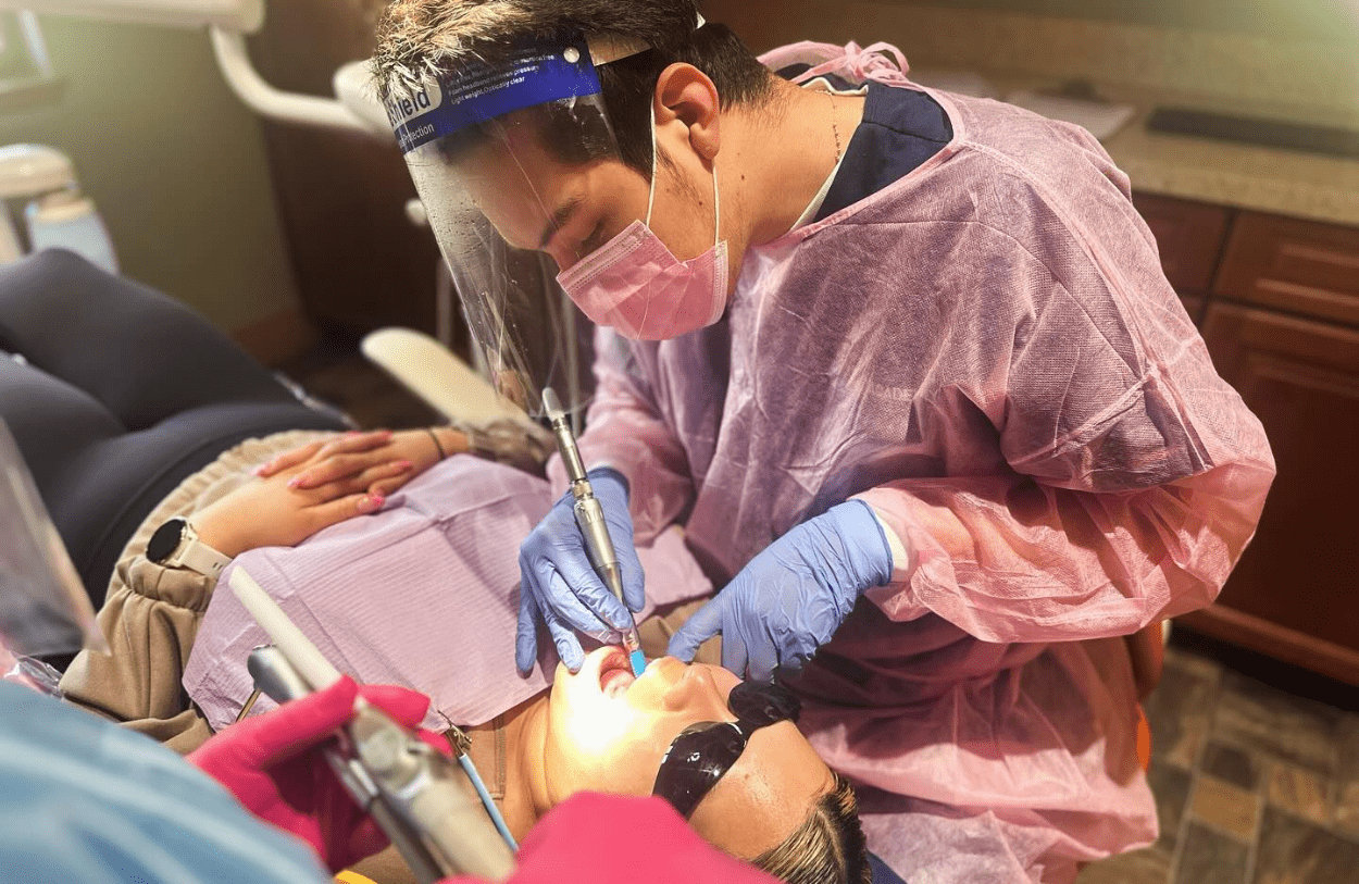 Follow The Best Guide to Become A Dental Assistant in California